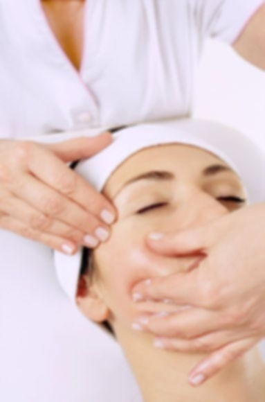 Massage visage liftant Amandine Lo facialiste Paris et Vincennes
