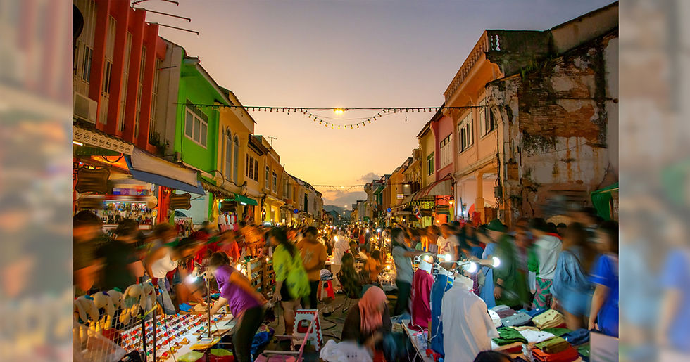 Tamino fell in love with Thailand’s vibrant night markets—cultural hubs where locals and visitors come together to thrift, eat, and soak in the warm, welcoming atmosphere.