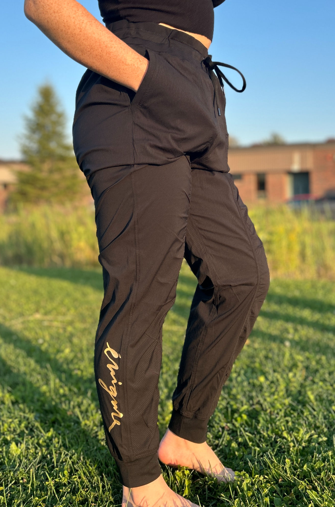 Pantalon adulte avec poche et élastique à la jambe