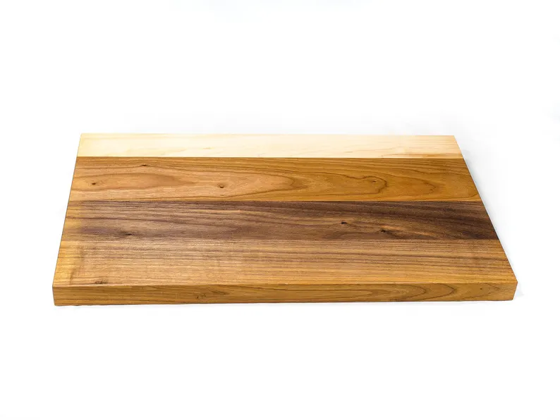 Planche à découper en noyer noir, cerisier et érable, aux proportions d'or
