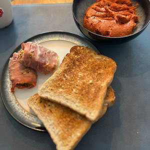 SirenSailorette cooks Filet Americain