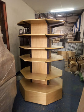 Góndola de columna en madera