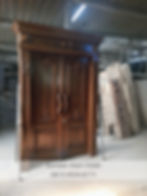 Pintu kayu jati solid bergaya klasik elegan dan mewah cocok untuk rumah bergaya klasik dan rumah bergaya modern