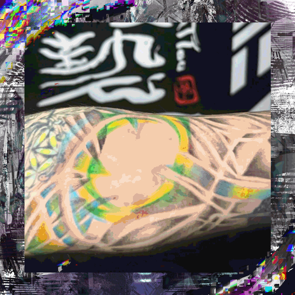 手臂刺青｜彩色幾何光環・留白核心與線構延伸設計
