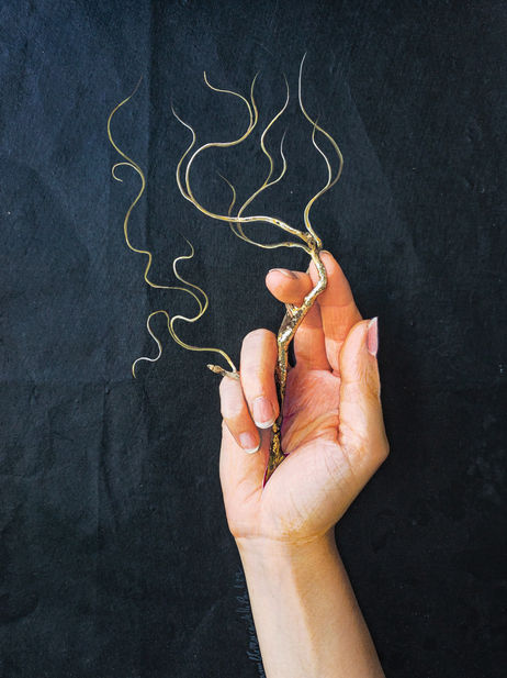 still life (veines dorées) feuille d’or, aquarelle, gouache et encre sur impression fine art, 30 x 40 cm,2022