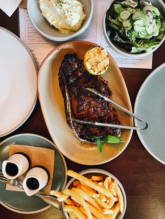 Steak and chips at Richmond Hotel