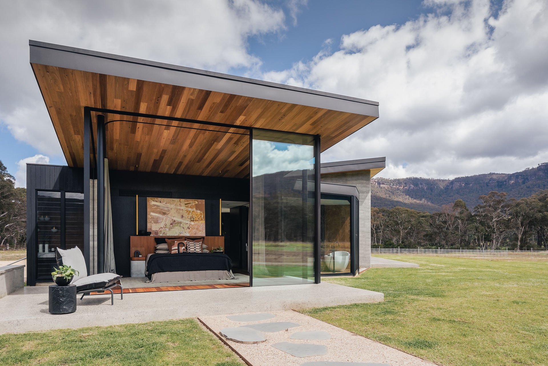 Photography: Katherine Lu (Golden Vale, Megalong Valley. Joseph Mammone Architecture)