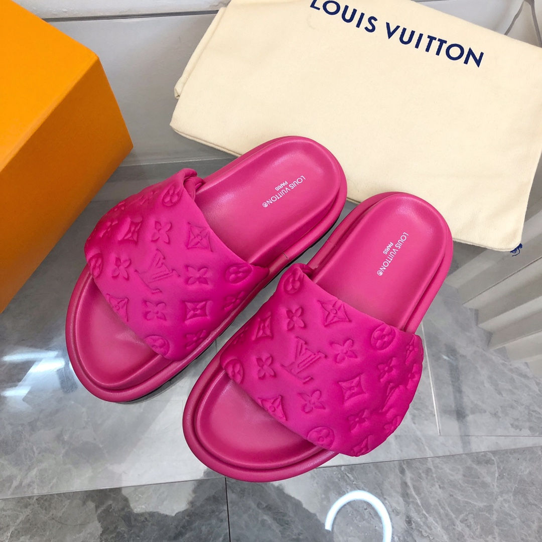 Women’s LV slippers