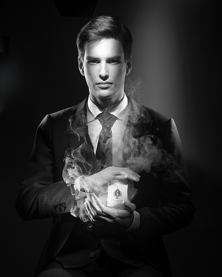 Pascal Montembault tour de magie avec de la fumée