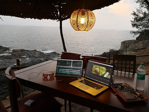 A PORTABLE 2ND SCREEN.