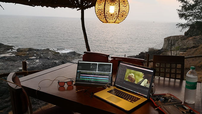 A PORTABLE 2ND SCREEN.