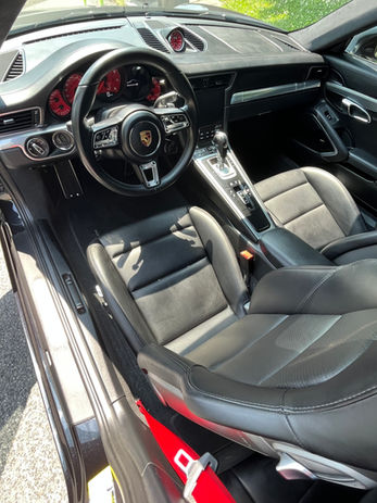 Paint protection film, ceramic coating and car detailing and cleaning services near me in Montreal, Laval, Brossard, Longueuil, Saint-Bruno, Boucherville, and Saint-Lambert.