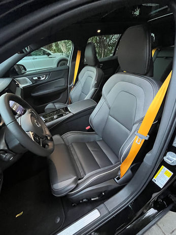 Paint protection film, ceramic coating and car detailing and cleaning services near me in Montreal, Laval, Brossard, Longueuil, Saint-Bruno, Boucherville, and Saint-Lambert.