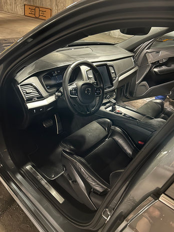 Paint protection film, ceramic coating and car detailing and cleaning services near me in Montreal, Laval, Brossard, Longueuil, Saint-Bruno, Boucherville, and Saint-Lambert.