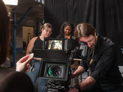 Gabriel Jung adjusting the ARRI Alexa 35 camera while crew members observe the monitor during filming of the Deep music video.