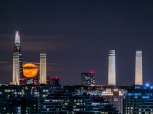 Join the Skyline Photo School for a photography masterclass high above London
