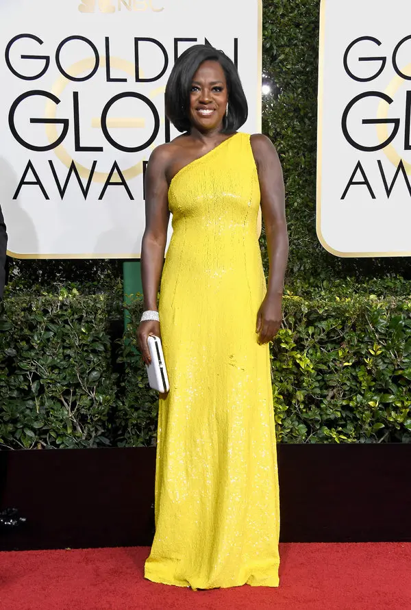 Viola Davis wearing a yellow dress in red carpet
