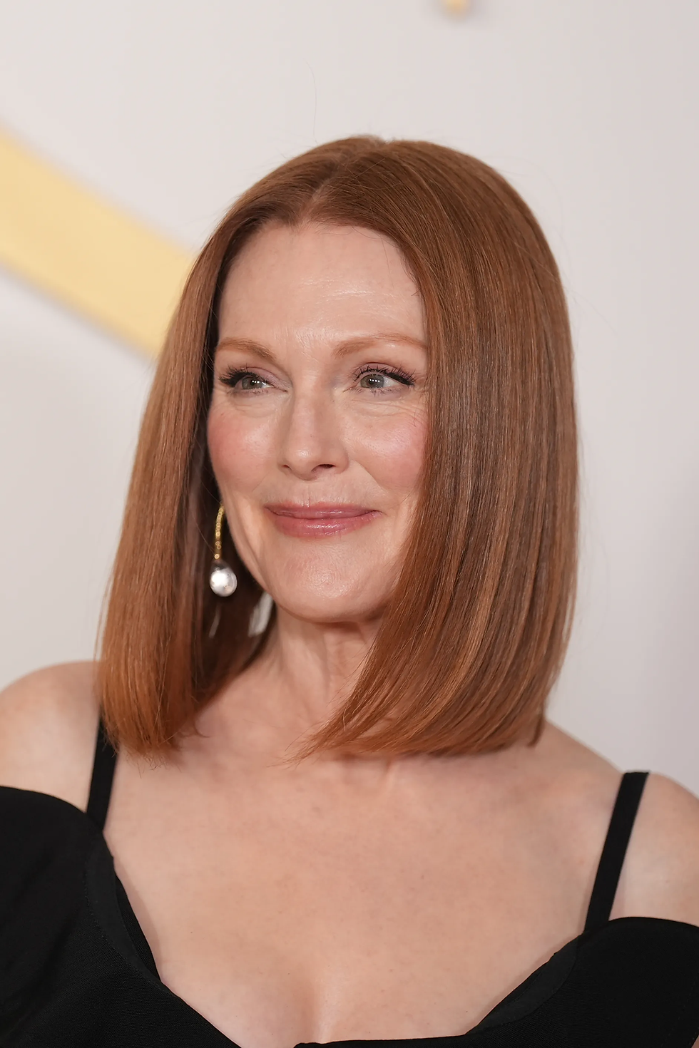 Julianne Moore posing in red carpet