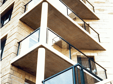 glass balcony railing