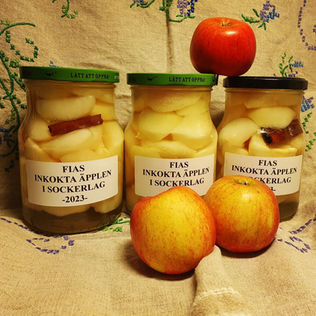 Fias inkokta äpplen i sockerlag