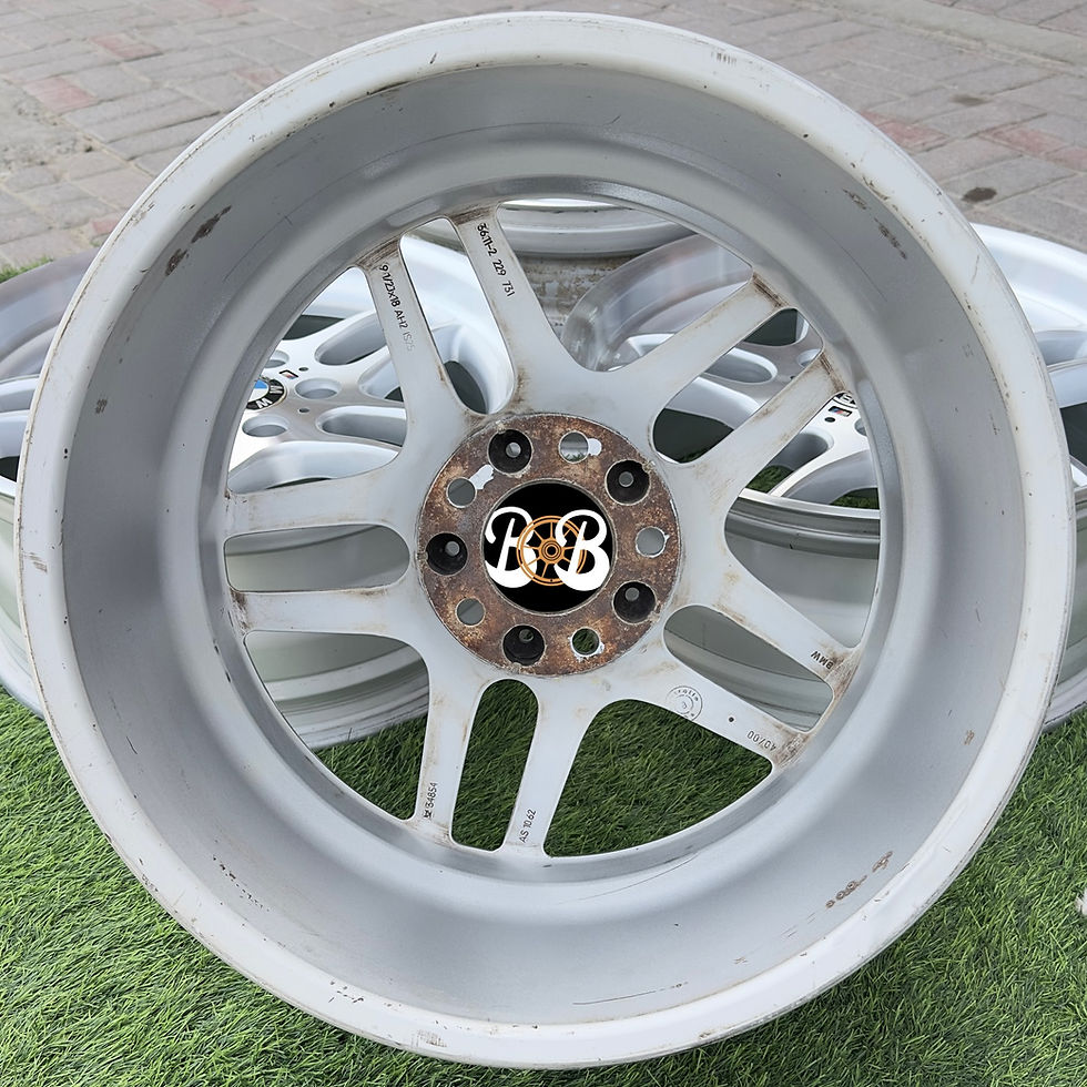الصورة المصغرة: Close-up of silver car wheels, wheels B and B AMG STYLE IV (W211).