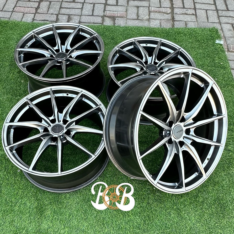 الصورة المصغرة: Four VORSTEINER VFF 103 wheels with text B and B placed on grass.