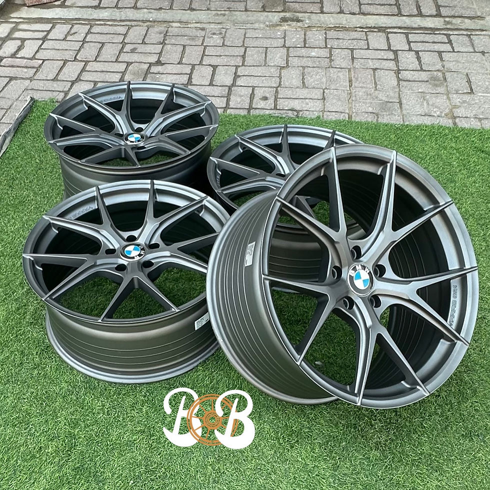 الصورة المصغرة: Four stylish grey alloy wheels, with BB branding, on a green surface. wheels B and B