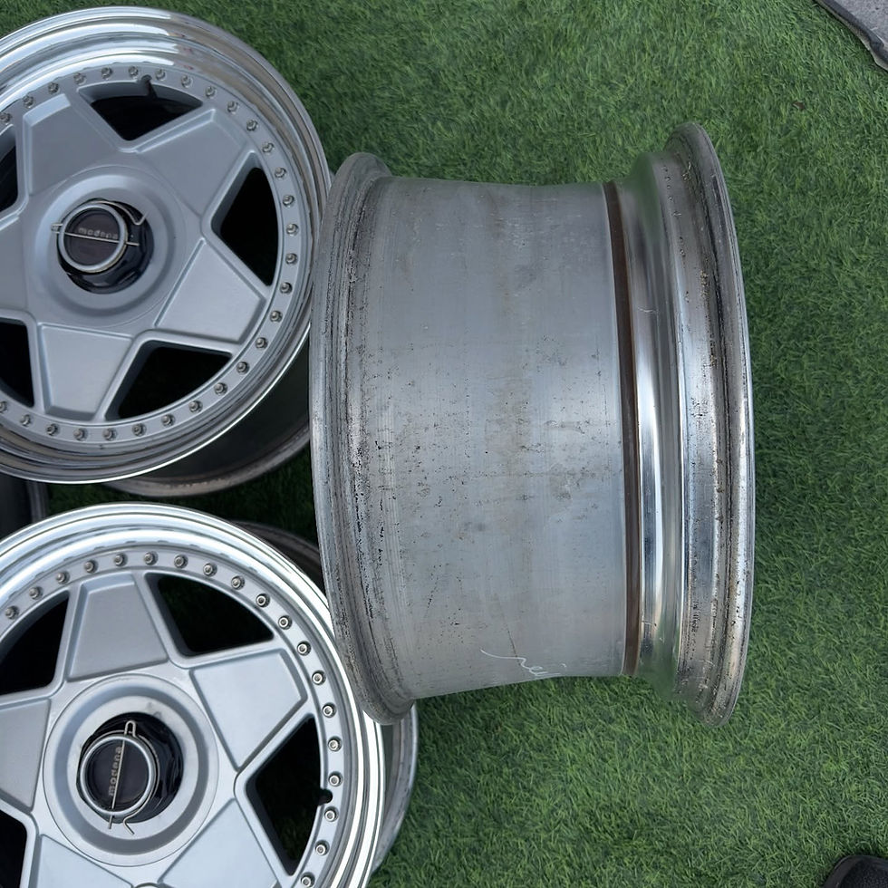 الصورة المصغرة: Close-up of silver wheels. wheels B and B are visible in this image.