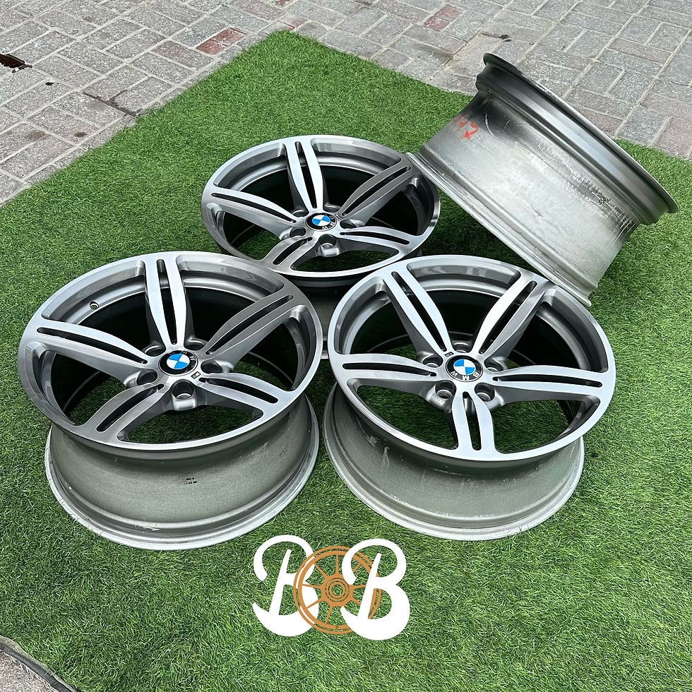 الصورة المصغرة: Four BMW wheels B and B on green turf. RAYS HOMURA 2x7AG wheels.