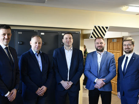 Otwórz szafkę za dotknięciem smartfona!