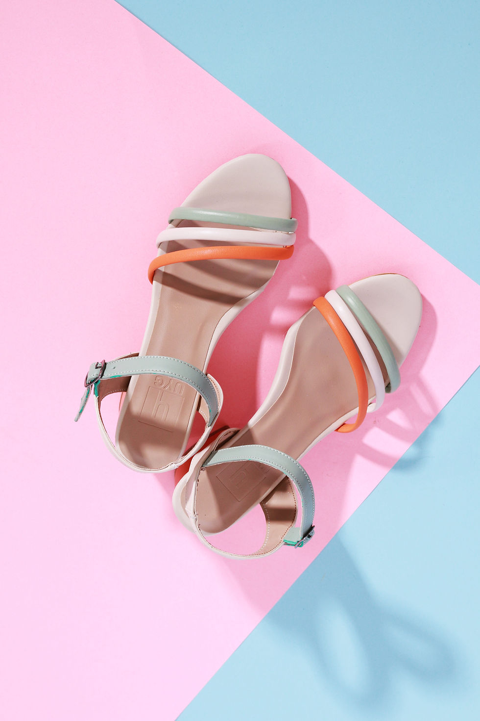 Soft seri pastel renkli kadın sandalet yazlık günlük rahat bilekten bantlı düşük topuklu mor sarı beyaz detaylı sandalet