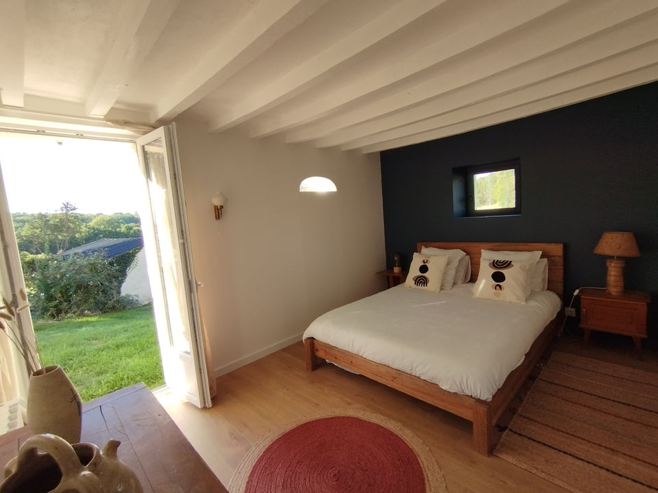 Bianca bedroom ground floor villa with pool near Paris - direct garden access Normandy