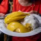 Thai rapper’s mango sticky rice stunt at Coachella boosts sales of beloved Thai dessert