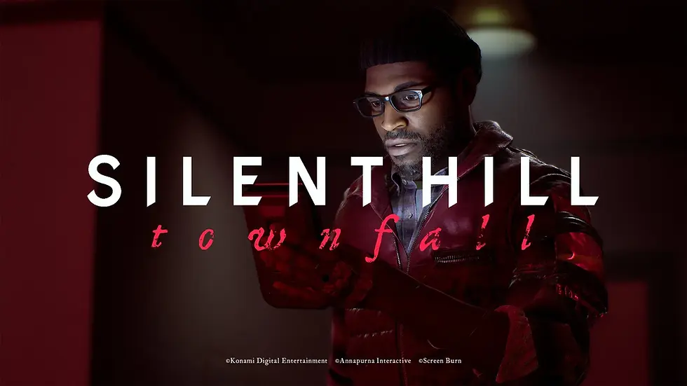 Homem de óculos usando tablet, com o título Silent Hill: Townfall em destaque sobre fundo escuro avermelhado.