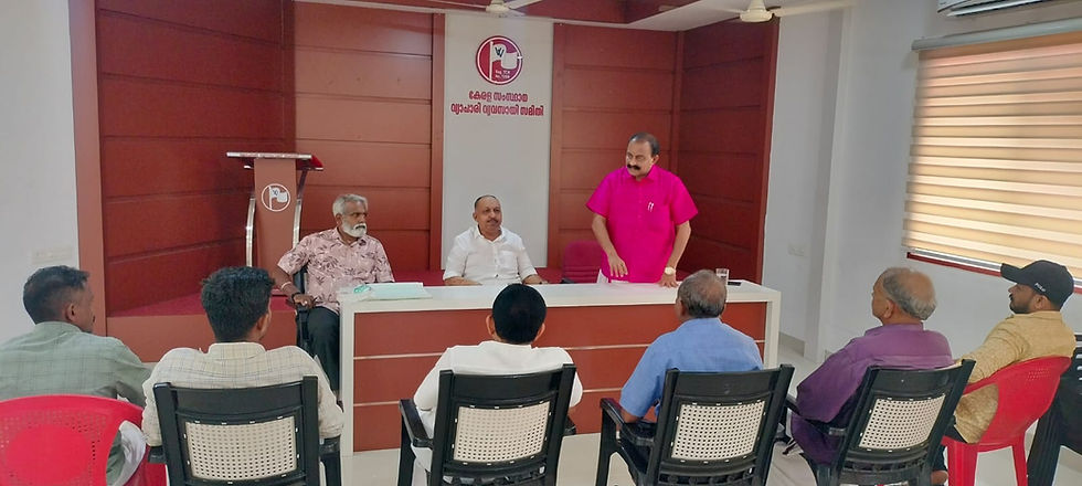 FDA തിരുവനന്തപുരം ജില്ലാ കമ്മിറ്റി യോഗത്തിൽ FDA സംസ്ഥാന ജനറൽ സെക്രട്ടറി കെ.എം. ലെനിൻ FDA സംസ്ഥാന കമ്മിറ്റി തീരുമാനങ്ങൾ റിപ്പോർട്ട് ചെയ്യുന്നു.