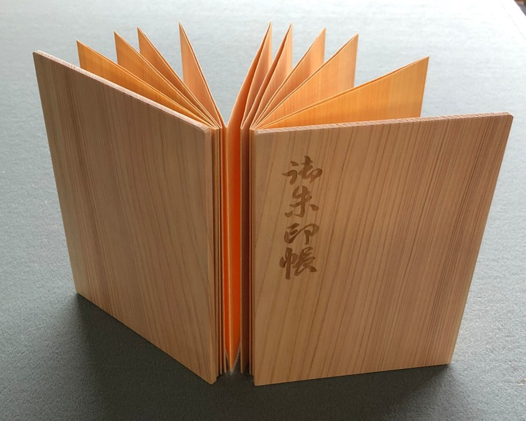 限定販売 御朱印帳　材質：ひのき／表紙：桧柾目