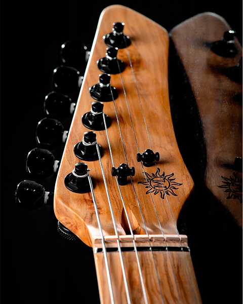 Enzo__0008_Enzo-Millenary_0000_Mantello-ENZO-HD-11.png