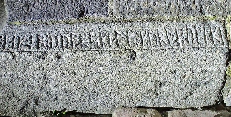 Soendbjergkirke_rune inscription.jpg