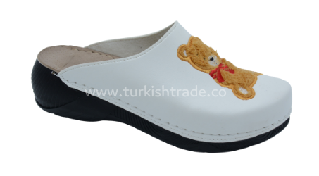 Thumbnail: Wholesale Women's Closed-Toe Slippers - Elegant & Comfortable