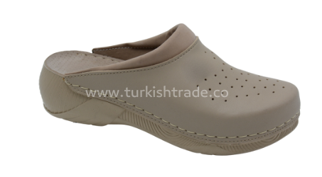 Thumbnail: Wholesale Women's Closed-Toe Slippers - Elegant & Comfortable