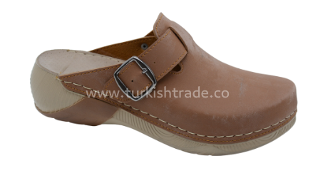 Thumbnail: Wholesale Women's Closed-Toe Slippers - Elegant & Comfortable