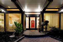 Casa com porta vermelha