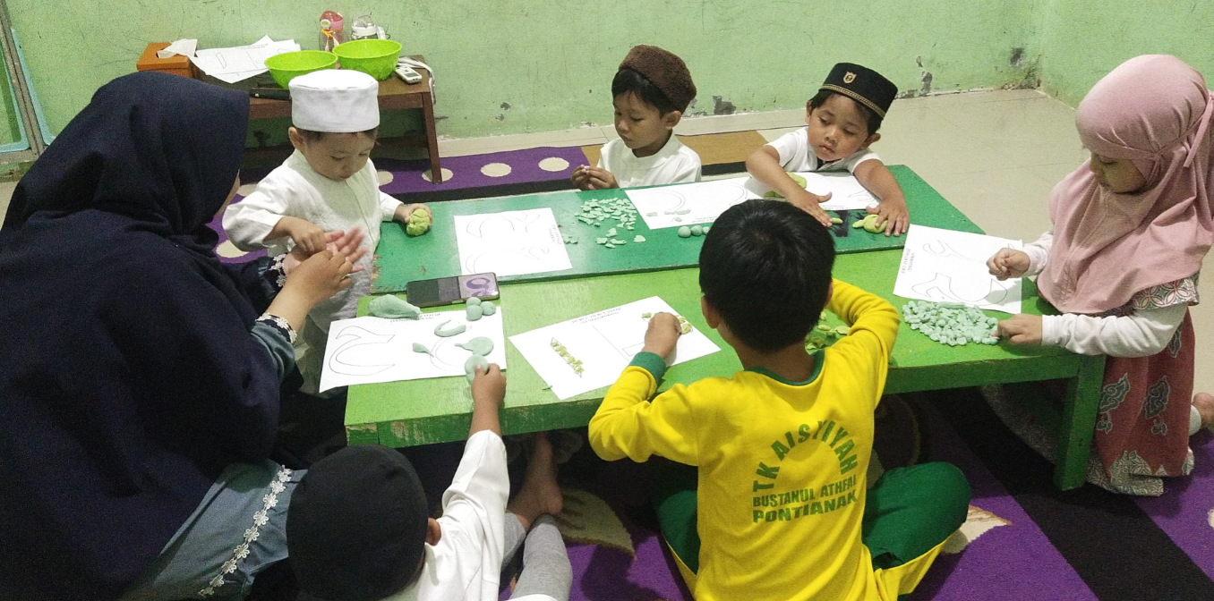 Suasana belajar santri