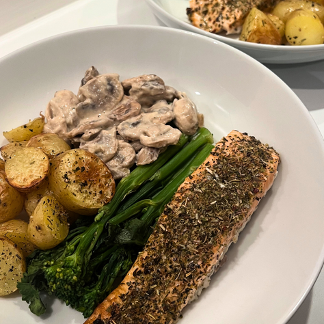 Herby salmon w/ roast potatoes, creamy garlic mushrooms & broccoli