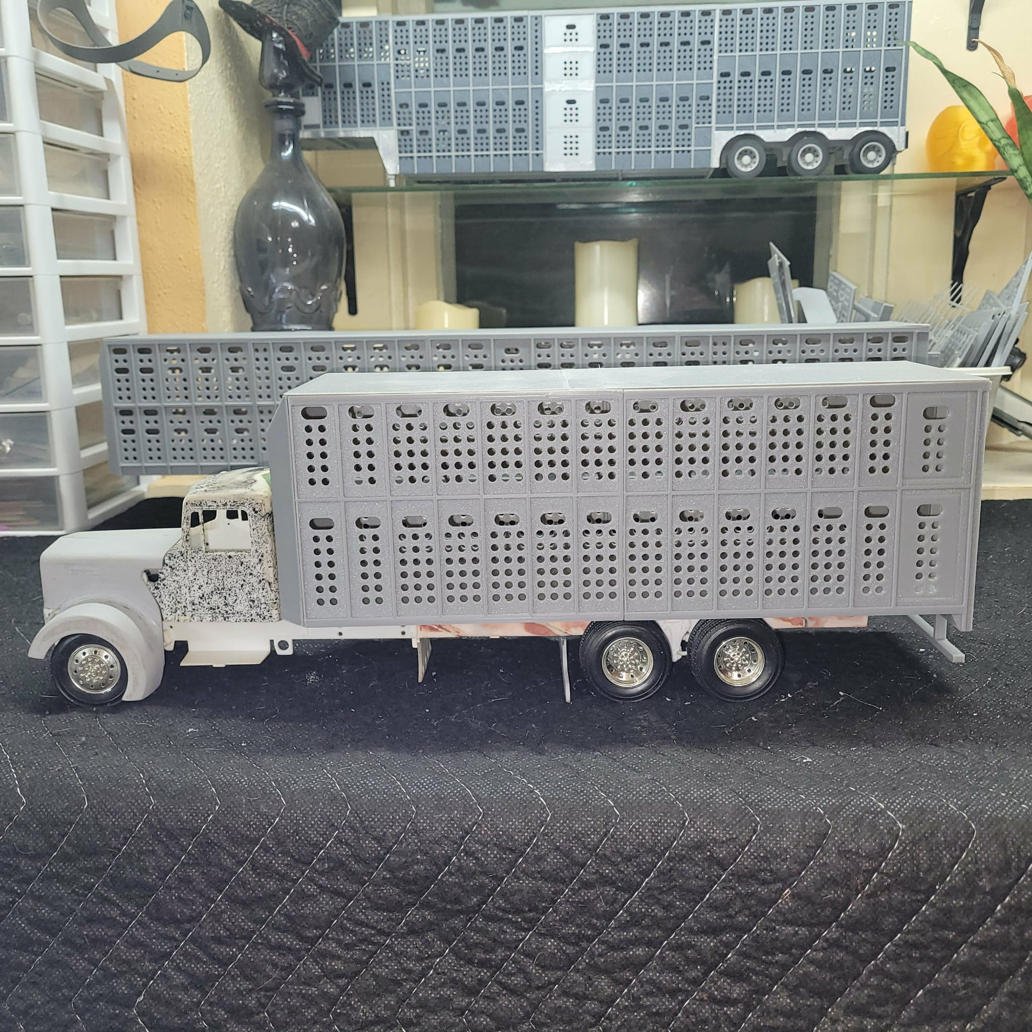 23 FT Livestock truck box kit 1/24-1/25