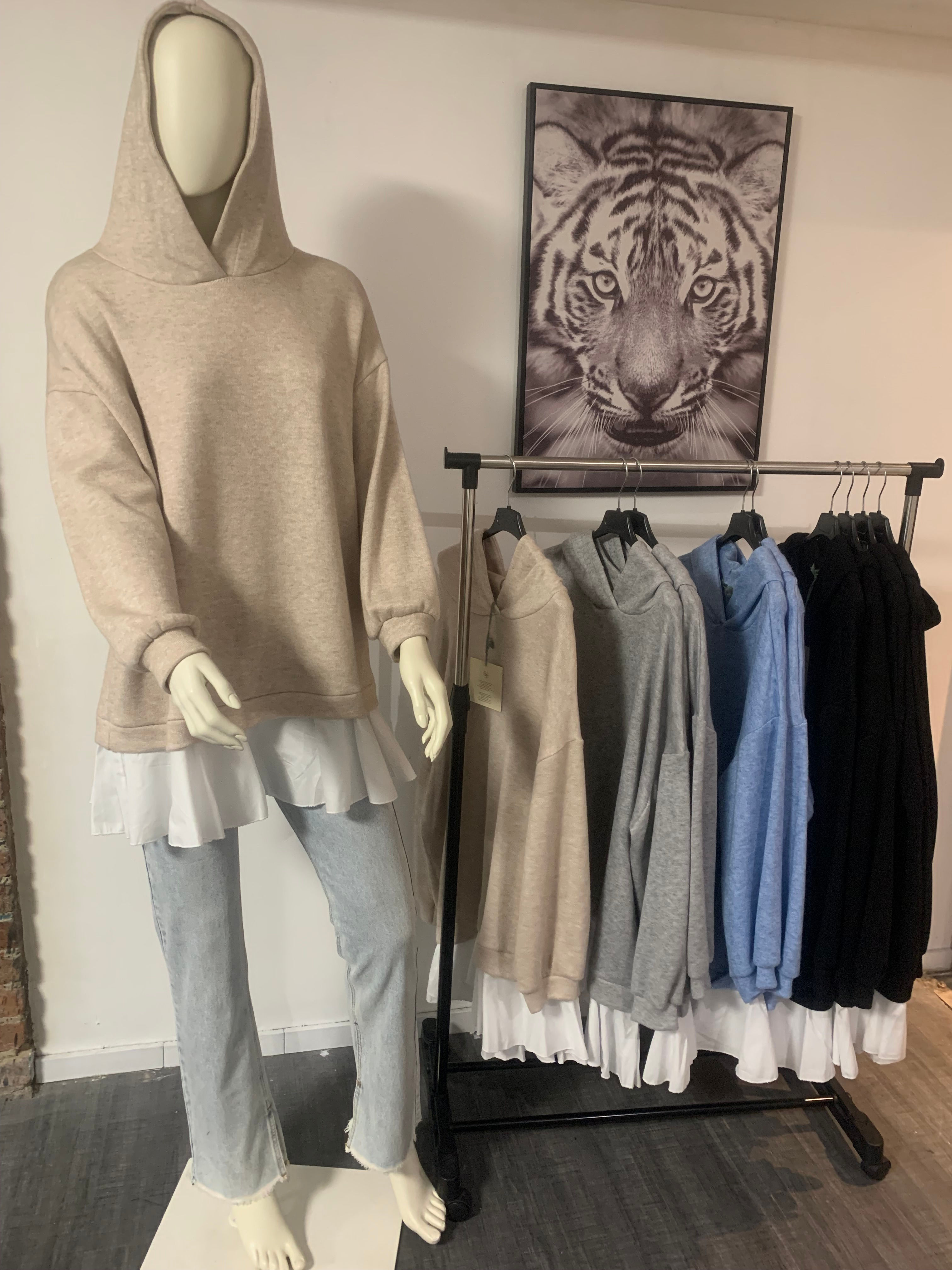 SWEAT A CAPUCHE AVEC DETAIL CHEMISE