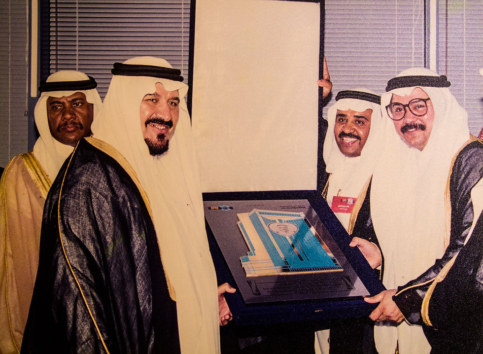د. عبدالله دحلان مع الامير سلطان