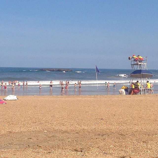 First day back at school in France but the beach is still filling up #bunkingoff #france #larentree