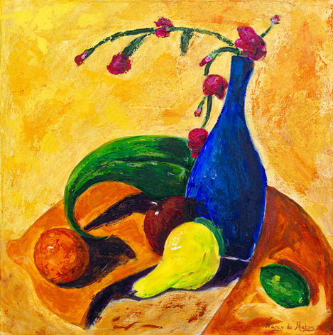 Um detalhe moderno de natureza-morta com uma garrafa azul brilhante e frutas coloridas, pintadas com pinceladas expressivas e técnica de espátula usando acrílicos, criando uma composição vibrante e quase abstrata.