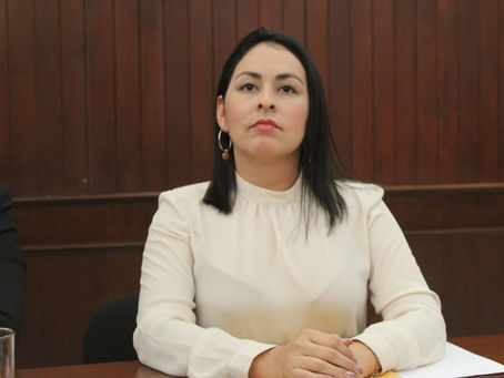 Llama Yeraldine Bonilla a que se atienda problemática de embarazo en adolescentes